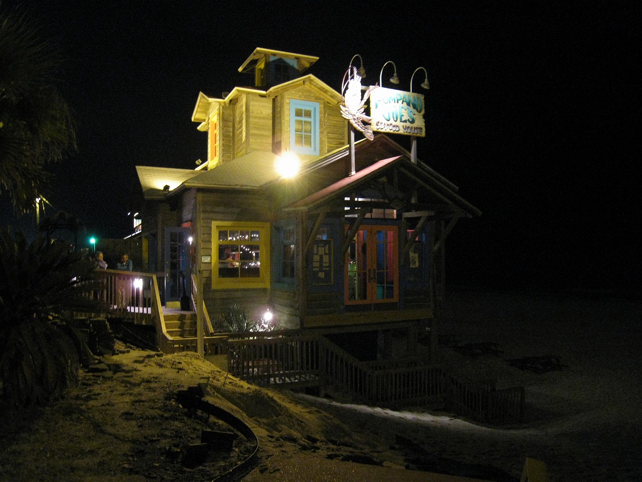 Vacation 2007-12 - Beaches Disney Hotels 0247.jpg - On the 2007-08 Florida vacation we visited beaches from Fort Myers to Sanibel Island sampling local food along the way. Green water and white sugar beaches! Arriving at Disney World we visited several of the theme resorts.